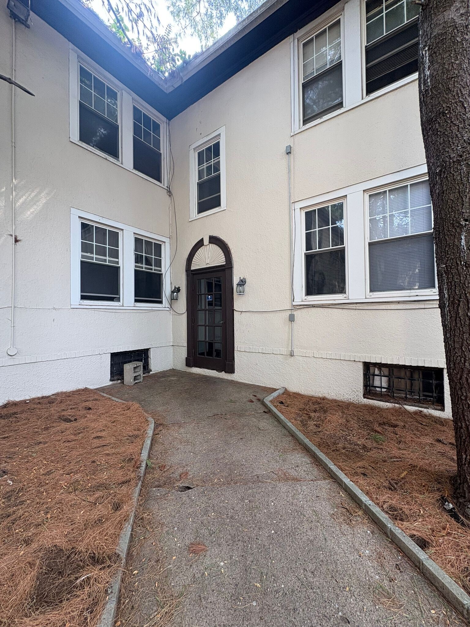 Building Photo - 35 Argonne St