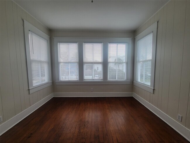 Building Photo - 2221 35th St