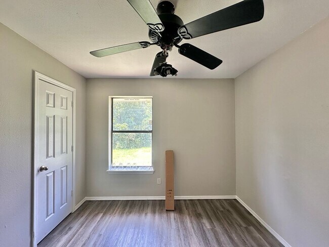 Building Photo - Stoneridge Duplex 454/452