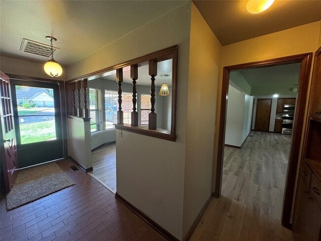 Building Photo - 345 Travis Cir