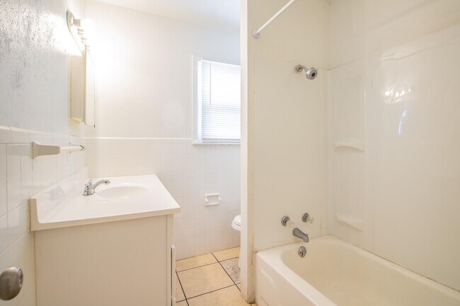 Building Photo - 1610 45th St