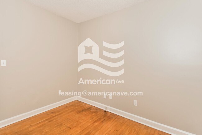 Building Photo - 1827 Beckley Dr