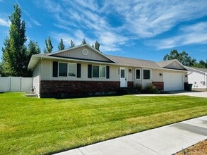 Building Photo - 3636 Vision Dr