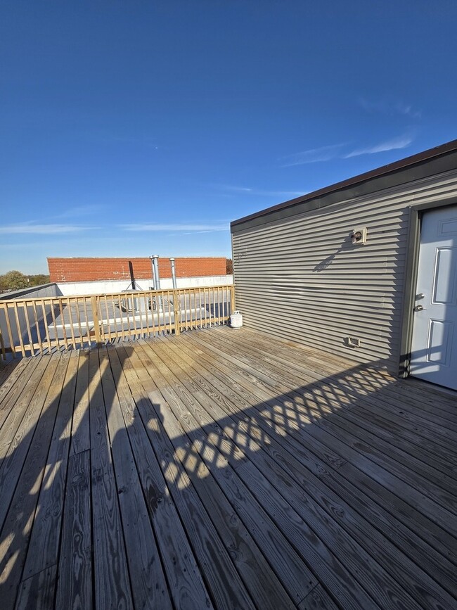 Building Photo - 2358 W School St