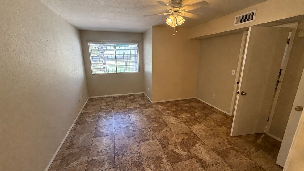 Building Photo - 3716 E University Dr