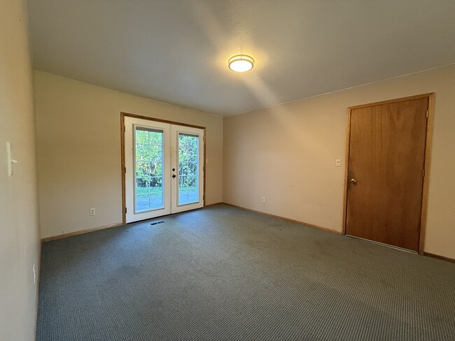Building Photo - 915 Park Dr