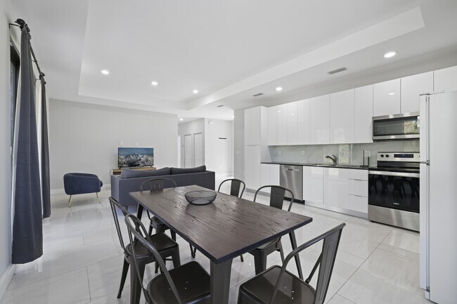 Building Photo - 674 Windermere Dr