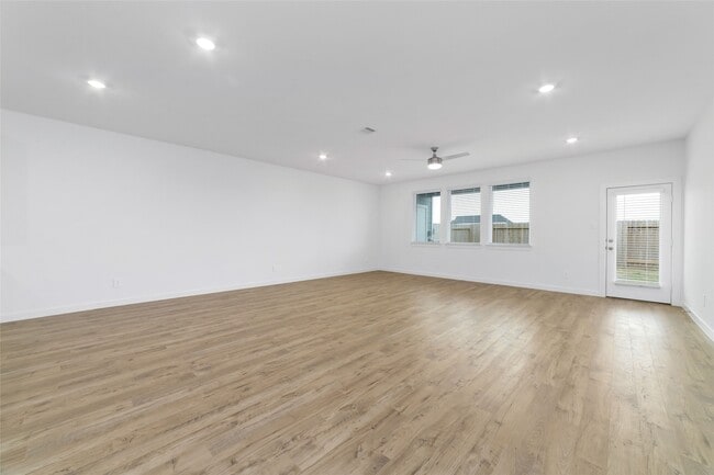 Building Photo - 3530 Blue Mockingbird St