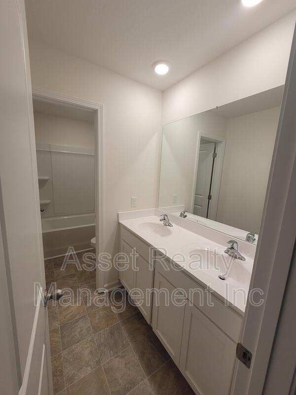 Building Photo - 4714 Willow Bluff Cir