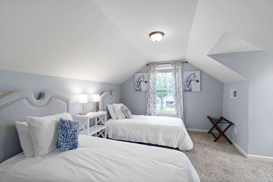 Building Photo - 206 E St