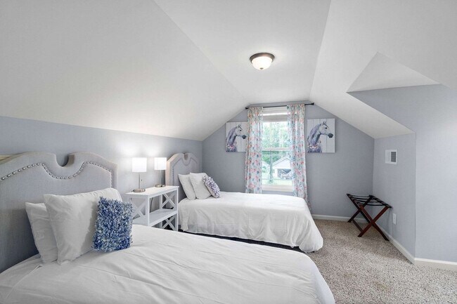 Building Photo - 206 E St