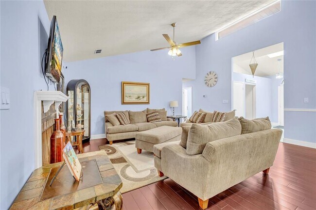 Building Photo - 5575 Milam Rd