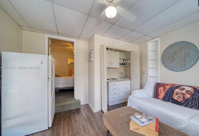 Building Photo - 3900 W 17th St