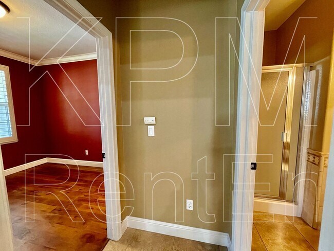 Building Photo - 5879 Riverbank Cir