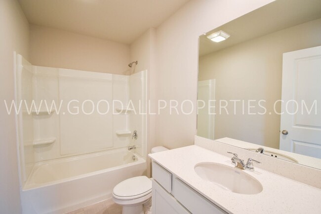 Building Photo - 4 Bedroom 3 Bath Ranch Finished Basement i...