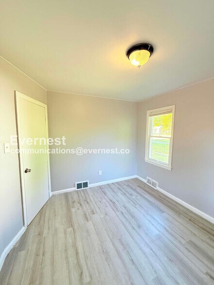 Building Photo - 5134 Hereford St