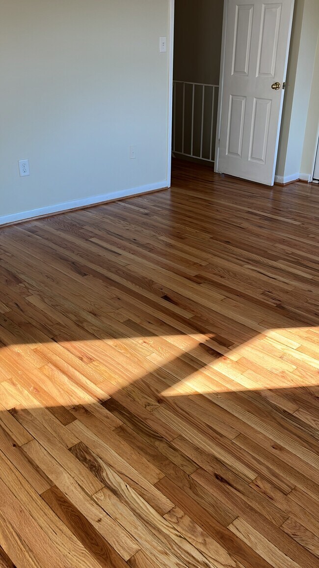 Building Photo - 2 Wimbledon Ln