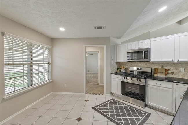 Building Photo - 7211 Fuchsia Ln