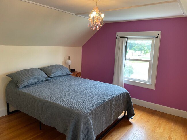 Building Photo - Furnished Colonial Cape rental in centrall...