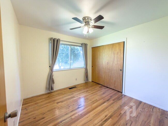 Building Photo - 1094 Manzanita Ave