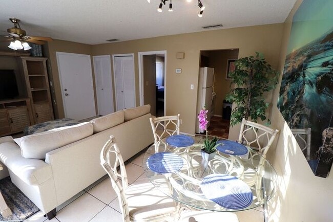 Building Photo - One bedroom apt 7 or 12 months furnish or unfurnished. Apartamento disponible amueblado o sin mue...