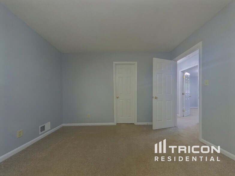 Building Photo - 490 Rocky Creek Dr