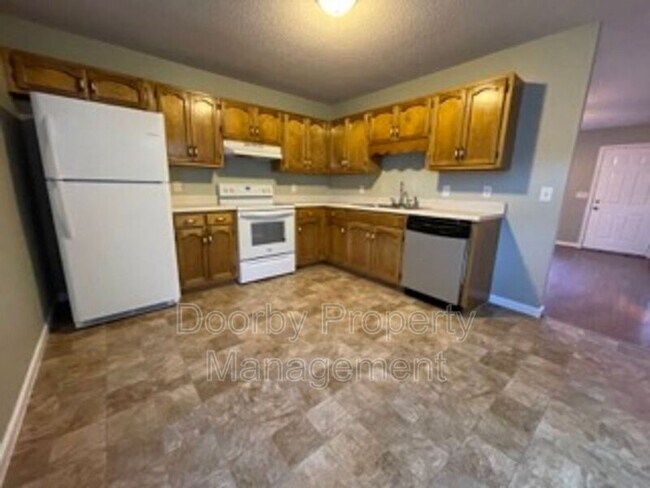 Building Photo - 3455 Hedge Drive Northeast