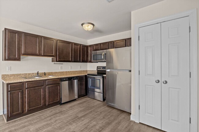 Building Photo - ONE MONTHS RENT FREE FOR THIS SPECIFIC 3 B...