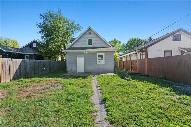 Building Photo - 438 N Chester Ave