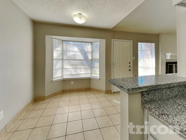 Building Photo - 2014 Briar Ridge Dr