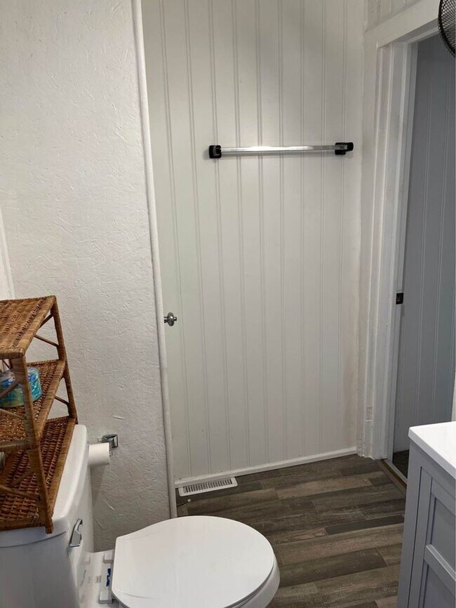 Building Photo - Two bedroom in the Bentworth School DIstrict!