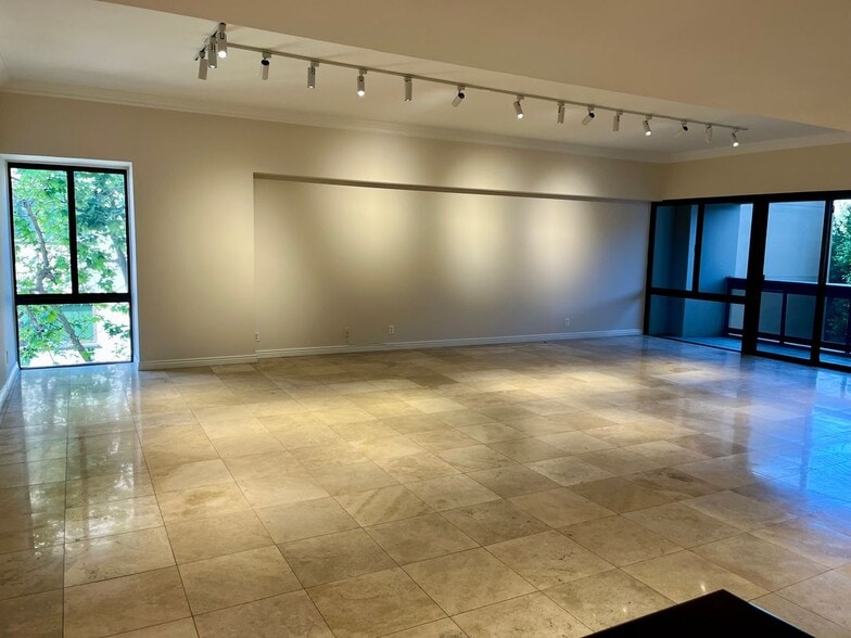 Building Photo - 10445 Wilshire Blvd