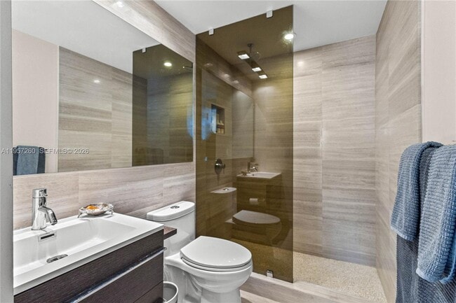 Building Photo - 1345 Lincoln Rd