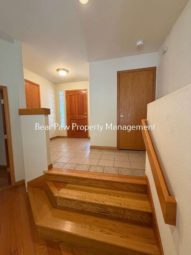 Building Photo - "Embrace Spacious Livingin this  3-Bedroom Gem in Genesee!"
