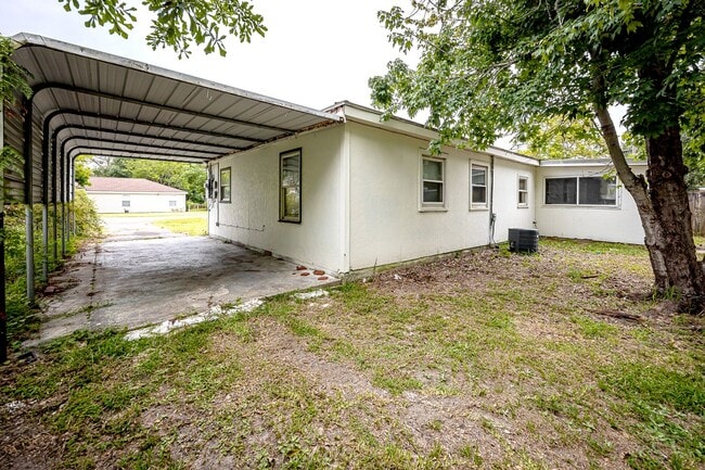 Building Photo - Cute Rental Home