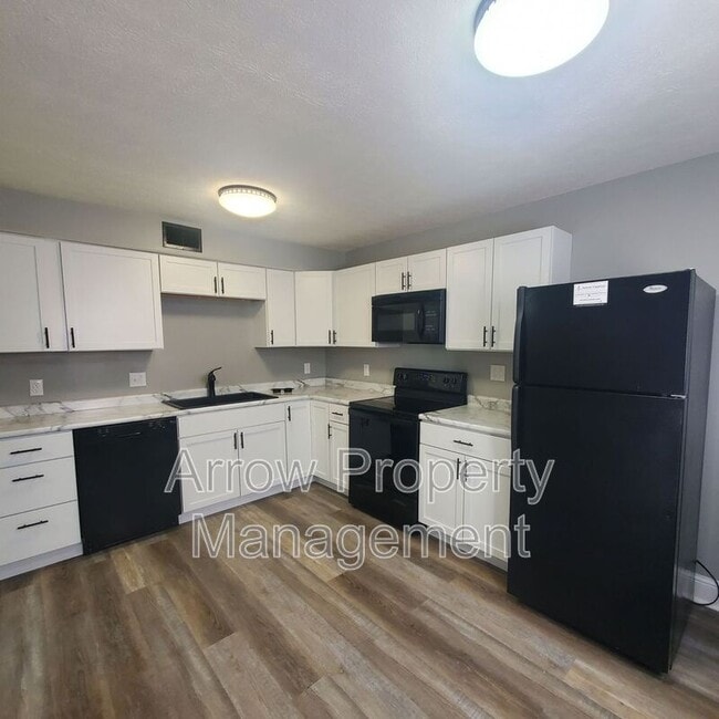 Building Photo - 3840 S 46th St