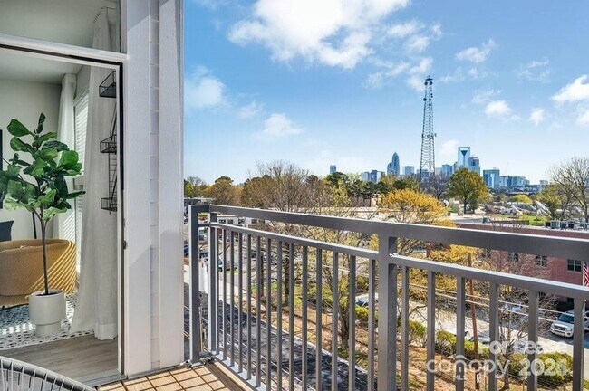 Building Photo - 2020 W Morehead St