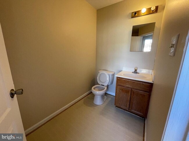 Building Photo - 45277 Keyport Ct