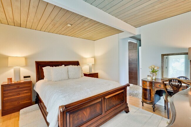 Building Photo - Gorgeous 4 Bed, 2 Bath Eichler in Sunnyvale