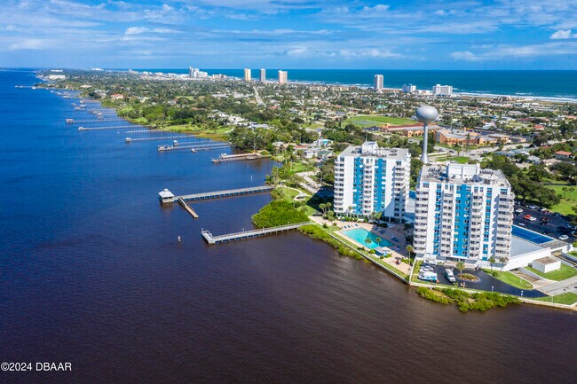 Building Photo - 935 N Halifax Ave