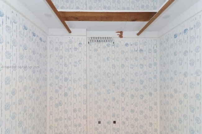 Building Photo - 1351 NE Miami Gardens Dr