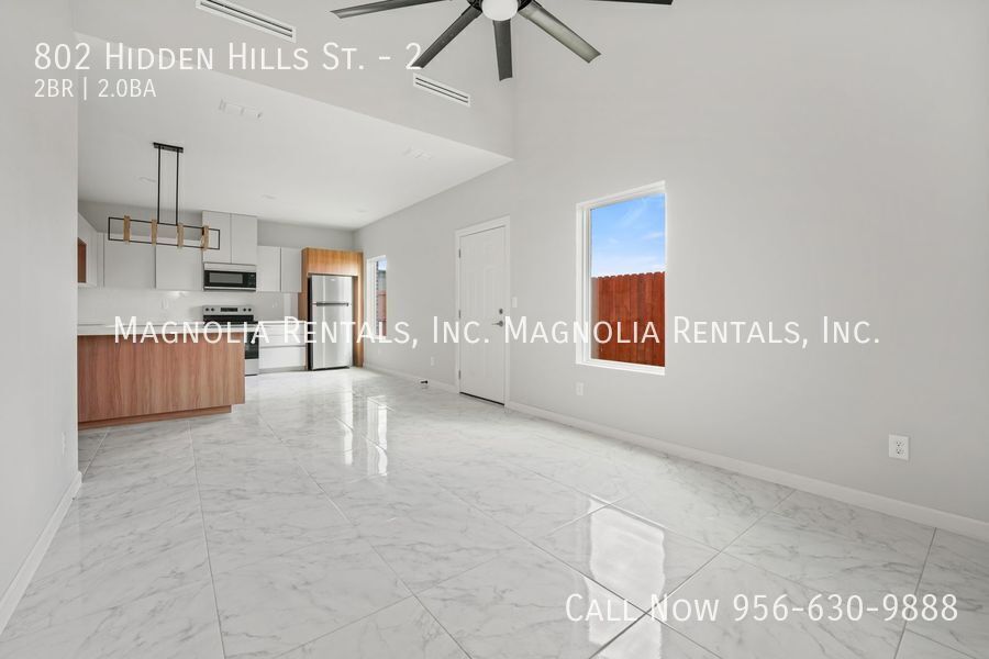 Building Photo - 802 Hidden Hls St