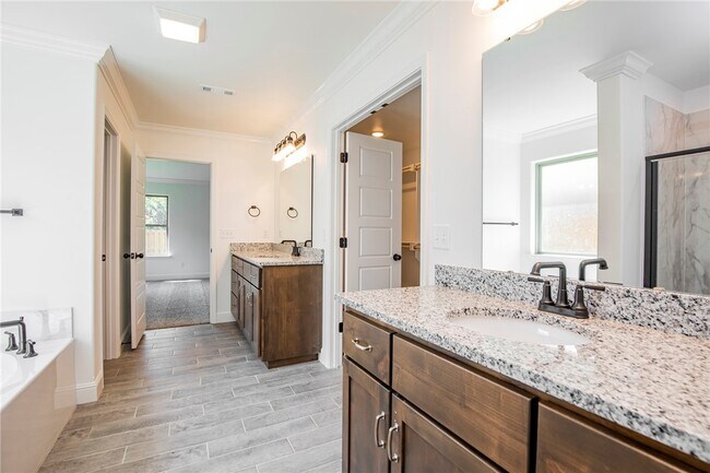 Building Photo - 2509 Westbrook Lp