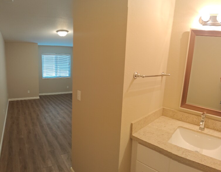 Building Photo - 1079 Mohr Ln