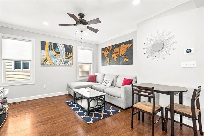 Building Photo - 32 Watts St