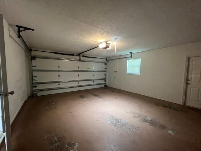 Building Photo - 2372 Abscott St