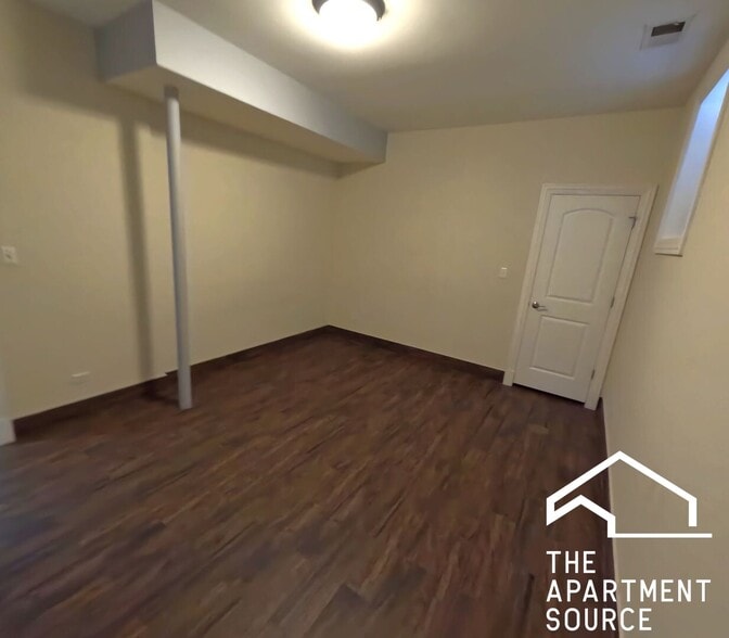 Building Photo - 851 N La Salle Dr