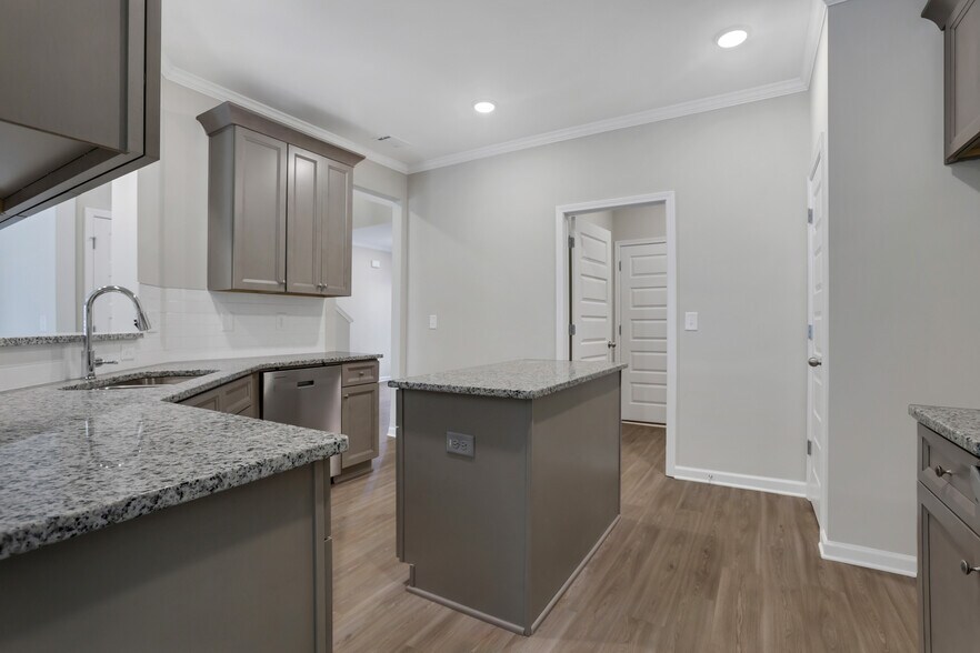 Building Photo - 236 Eva Way NE