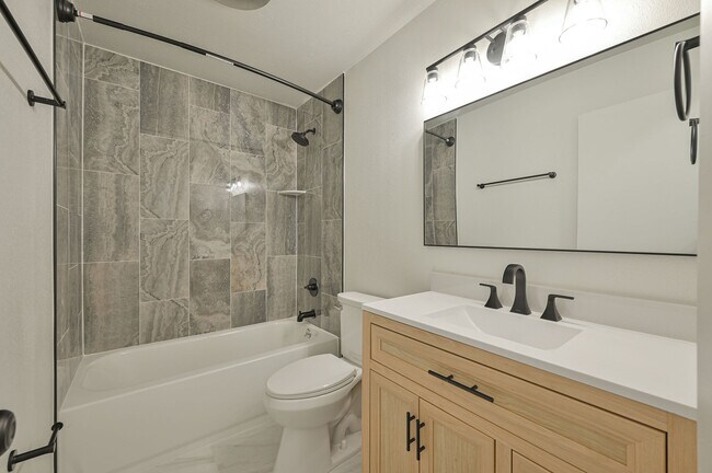 Building Photo - 416 Betty Ln