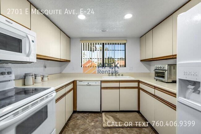 Building Photo - 2701 E Mesquite Ave